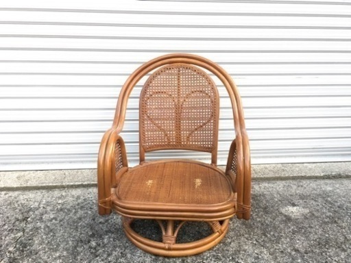 藤の回転座椅子（中古）