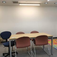 貸し教室10畳　テーブルと椅子4脚 ホワイトボード　 ＣＤオーディオ　