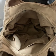 【ポケット多数！】ふわふわハンドバッグの画像