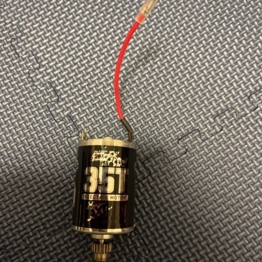 アキシャルのモーター35Tです(^^)