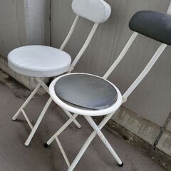 折り畳み椅子の画像