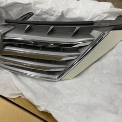 20アルファード　フロントグリルの画像