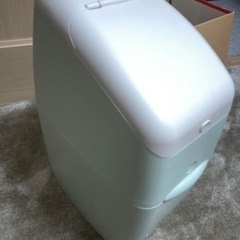 アップリカ　ニオイポイポイ　ゴミ箱