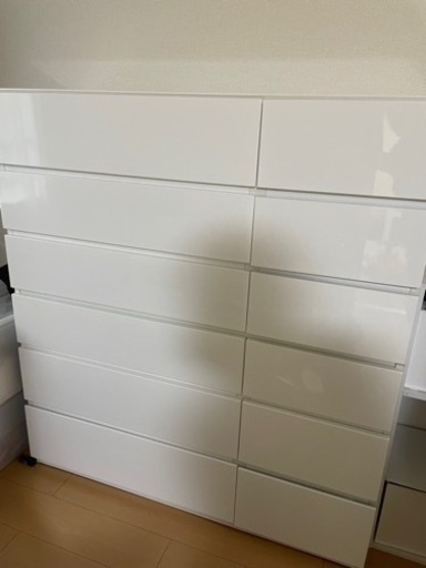 白基調の大きい6段タンス（ニトリ）商品です！