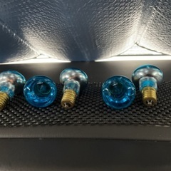 青色の豆電球の画像
