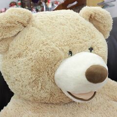 コストコ✨ハグミービッグベア✨全長135cm✨くまのぬいぐるみ✨大きなテディベア✨SITTING BEAR✨中古品【こちらは店舗です。浜村鹿野温泉ICから3分 買取本舗 宮本リサイクル 営業時間9～19時 定休日水曜のみ←連絡できませんm(_ _)m】 G148の画像