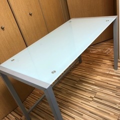 強化ガラス　ワークデスクの画像