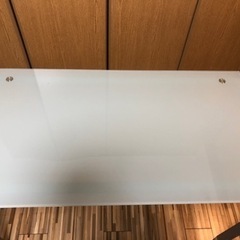 強化ガラス　ワークデスクの画像