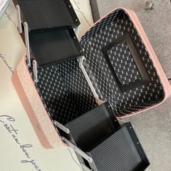 化粧品等、旅行時に入れて便利ですの画像