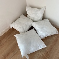 【取引中】引越しセール！5個セット ニトリ ヌードクッション 45x45cmの画像