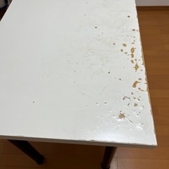 IKEA 白いテーブルの画像