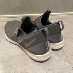 【美品】NIKE ナイキ　スニーカー　スリッポン　24.0cmの画像