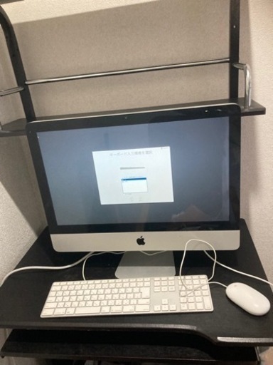 お話し中　　パソコン＋パソコンデスク＋チェア