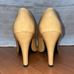 値下げしました【美品】エナメル パンプス Ｌサイズの画像