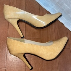 値下げしました【美品】エナメル パンプス Ｌサイズの画像