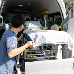 介護タクシー・民間救急車　看護師ドライバー&同乗看護師バイト　医療機関からの退院、転院の送迎業務 プライベートの送迎業務 ご移送中の医療ケアの提供の画像
