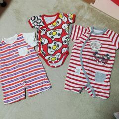 夏服ベビー服と肌着とオモチャセットの画像