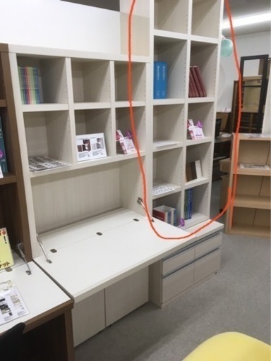 【北欧風のお部屋にマッチ！】ホワイトウッドの棚