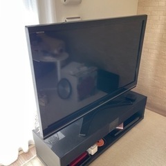 52インチ液晶テレビと、スピーカー付きテレビ台　受け取りのみ