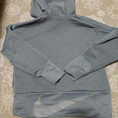 ナイキ　パーカー　Sサイズ（中古）