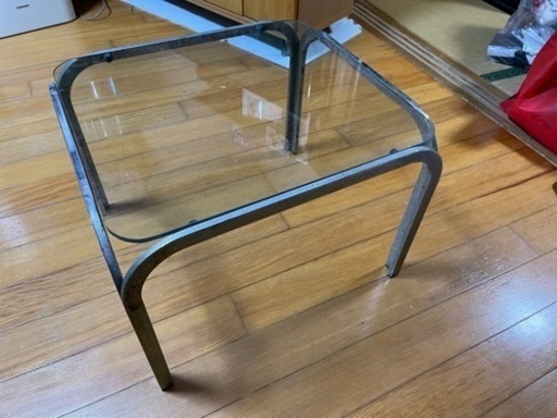 ガラステーブル