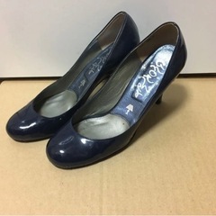 エナメルパンプス