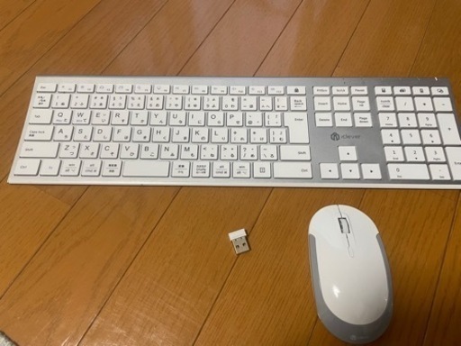 キーボード+マウス　(USB挿してつながります)