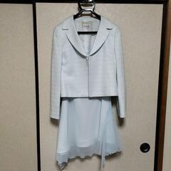 シンプルスーツ(薄い水色)の画像