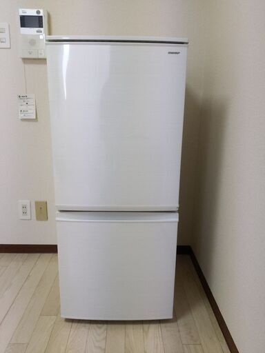 2018年製、シャープ冷蔵庫、137L、一人暮らし