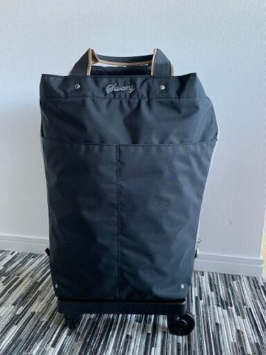 キャリーバッグ　4輪　新品