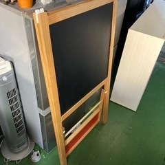 ● ホワイトボード、黒板、イーゼル、IKEAの画像