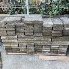 【お譲り先決まりました】中古の厚みの薄いインターロッキング　100×200×35の画像