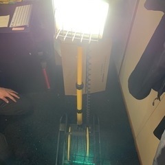 サーチライト　こちらにお願いします