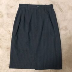 レディース　スーツ　黒　ピンストライプ　ジャケットMサイズ　スカート7号　卒業式　卒園式の画像