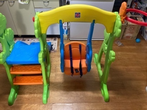子供　遊具　ブランコ　滑り台