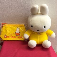【値下げしました】かわいいミッフィーのぬいぐるみとポーチの組合せ