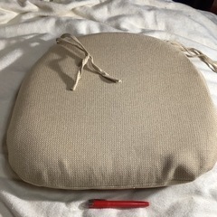 ☺️椅子用クッション縦45✖️横47✖️厚5cm紐付ベージュ