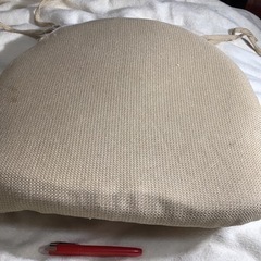 ☺️椅子用クッション縦45✖️横47✖️厚5cm紐付ベージュの画像