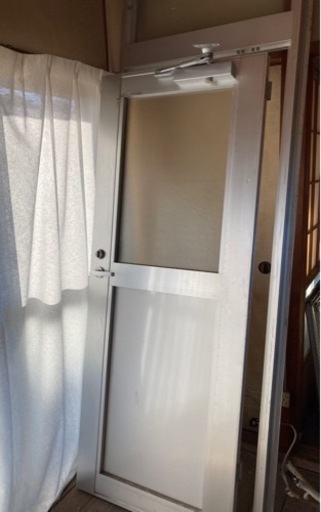 2月7日迄　勝手口ドア　勝手口サッシ　アルミサッシ　シルバー　綺麗め　勝手口サッシ