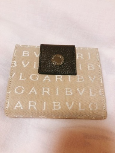 BVLGARI 二つ折り財布　ロゴマニア