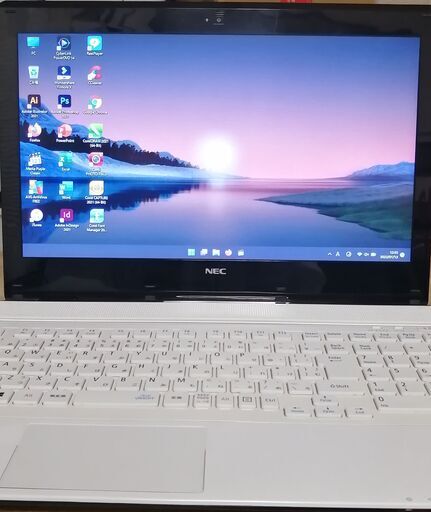 Necノートパソコン i3（中古）、4GBのメモリ、SSD240GB、15.6画面、Intel HDグラフィックス5500、HDMI、Usb 3.0、Bluetooth, Windows11, Office2021,Corel2021,Illustrator2021, Photoshop2021等。