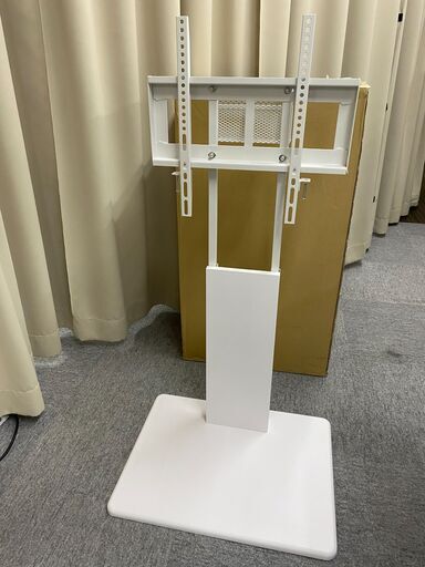 壁寄せテレビスタンド ロー固定タイプ　★サウンドバー付き　WH色　　(地板に凹みあり)