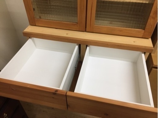パイン材（オイル塗装）の食器棚（ナチュラル）です。【トレファク東大阪店】