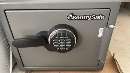 【直接引取り限定】セントリー テンキー式耐火・耐水金庫(1時間耐火)22.8L