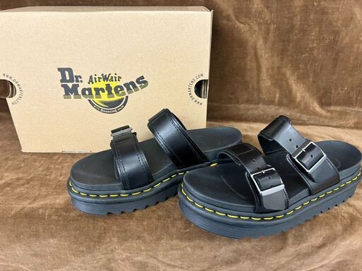 ドクターマーチン　MYLES　 UK4　ブラック　23523001
