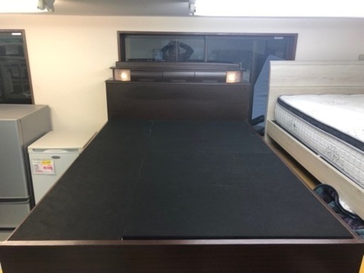 8/22に廃棄予定【美品】収納付きダブルベッド　ダークブラウンコンセント・棚付 8/22に廃棄予定【美品】収納付きダブルベッド ダークブラウン