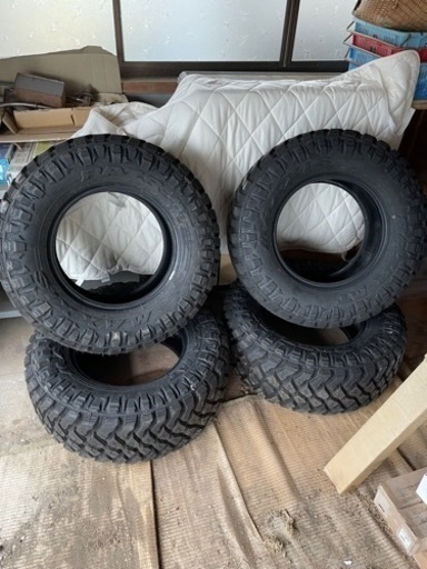 タイヤ、ホイール MAXXIS RAZR MT 285/70R17