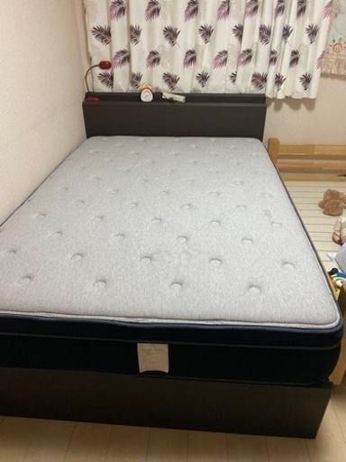 ダブルベットとマットレスセット　コンセント付き