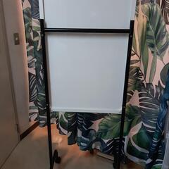 美品！キャスター付きスリムホワイトボードの画像