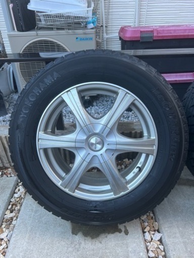 横浜タイヤ　スタッドレス 215/65 R16 98Q